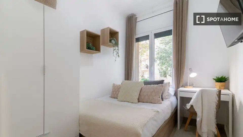 Bedroom of Flat for share in Barcelona  with Air Conditioner, Heating and Terrace
