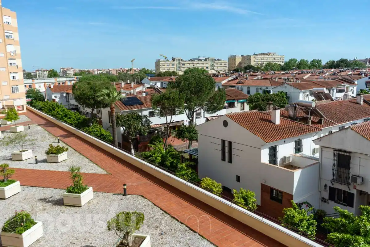 Außenansicht von Wohnung zur Miete in Sevilla mit Klimaanlage, Heizung und Terrasse