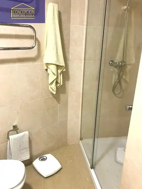 Bany de Apartament de lloguer en Córdoba amb Aire condicionat, Calefacció i Moblat