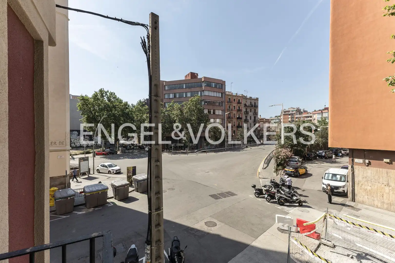 Exterior view of Flat for sale in Barcelona  with Air Conditioner, Heating and Balcony