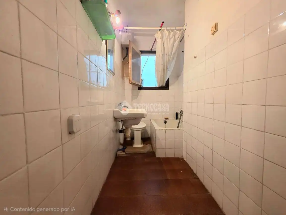 Baño de Piso en venta en Santa Coloma de Gramenet con Balcón