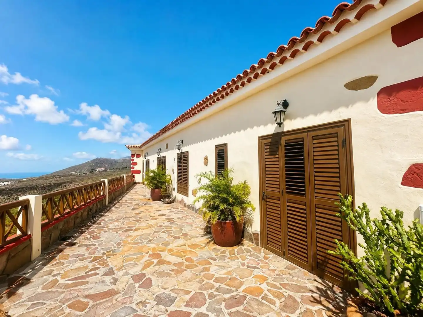 Vista exterior de Casa o xalet en venda en San Miguel de Abona amb Jardí privat, Traster i Piscina