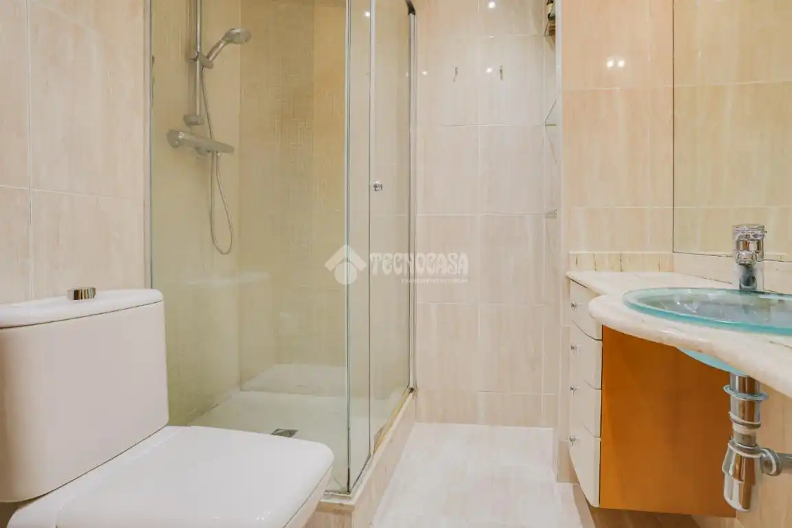 Baño de Piso en venta en Barcelona con Calefacción y Balcón