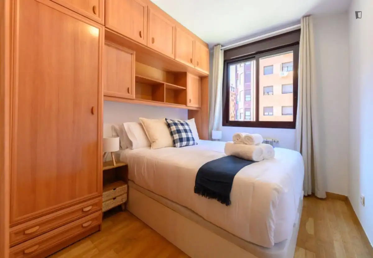 Dormitori de Apartament de lloguer en Madrid amb Aire condicionat, Calefacció i Moblat