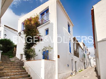 Casa aparellada en venda a Cadaqués