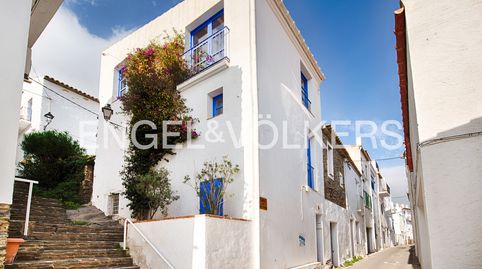 Casa con encanto, cuidadosamente reformada, con patio soleado y vistas al mar cerca de Portdoguer