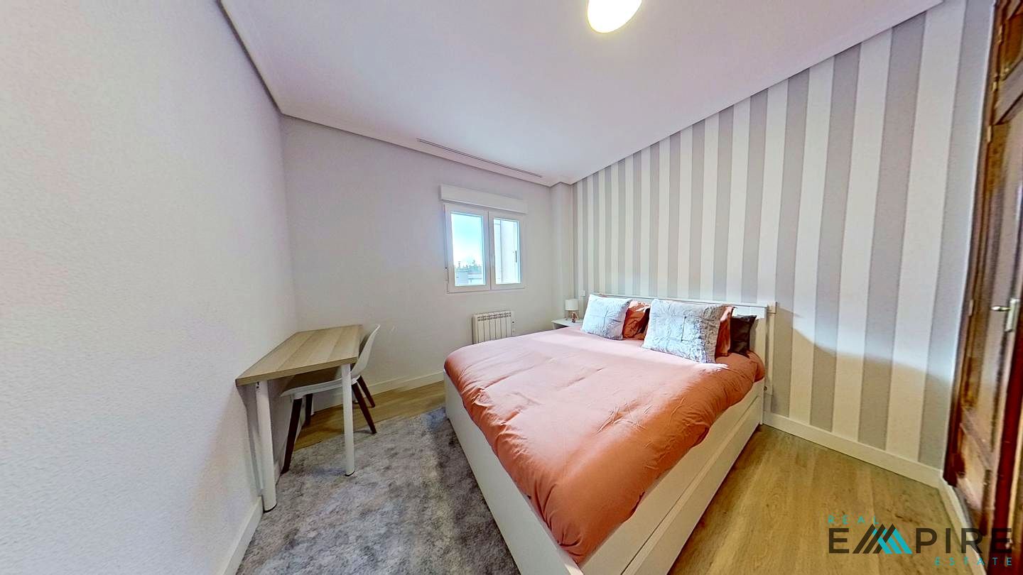 Bedroom of Flat to share in Pozuelo de Alarcón  with Heating, Furnished and Internet
