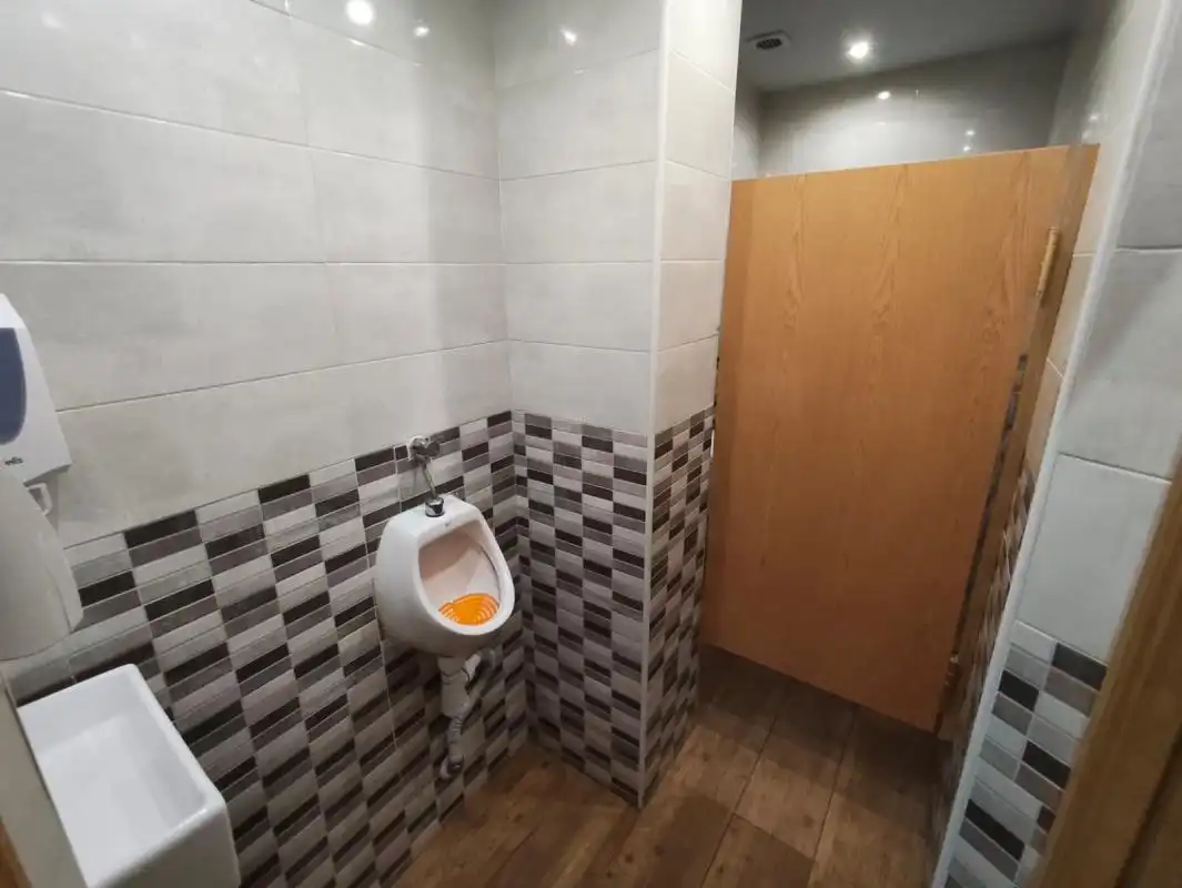 Bany de Local en venda en Torrejón de Ardoz amb Aire condicionat, Calefacció i Terrassa