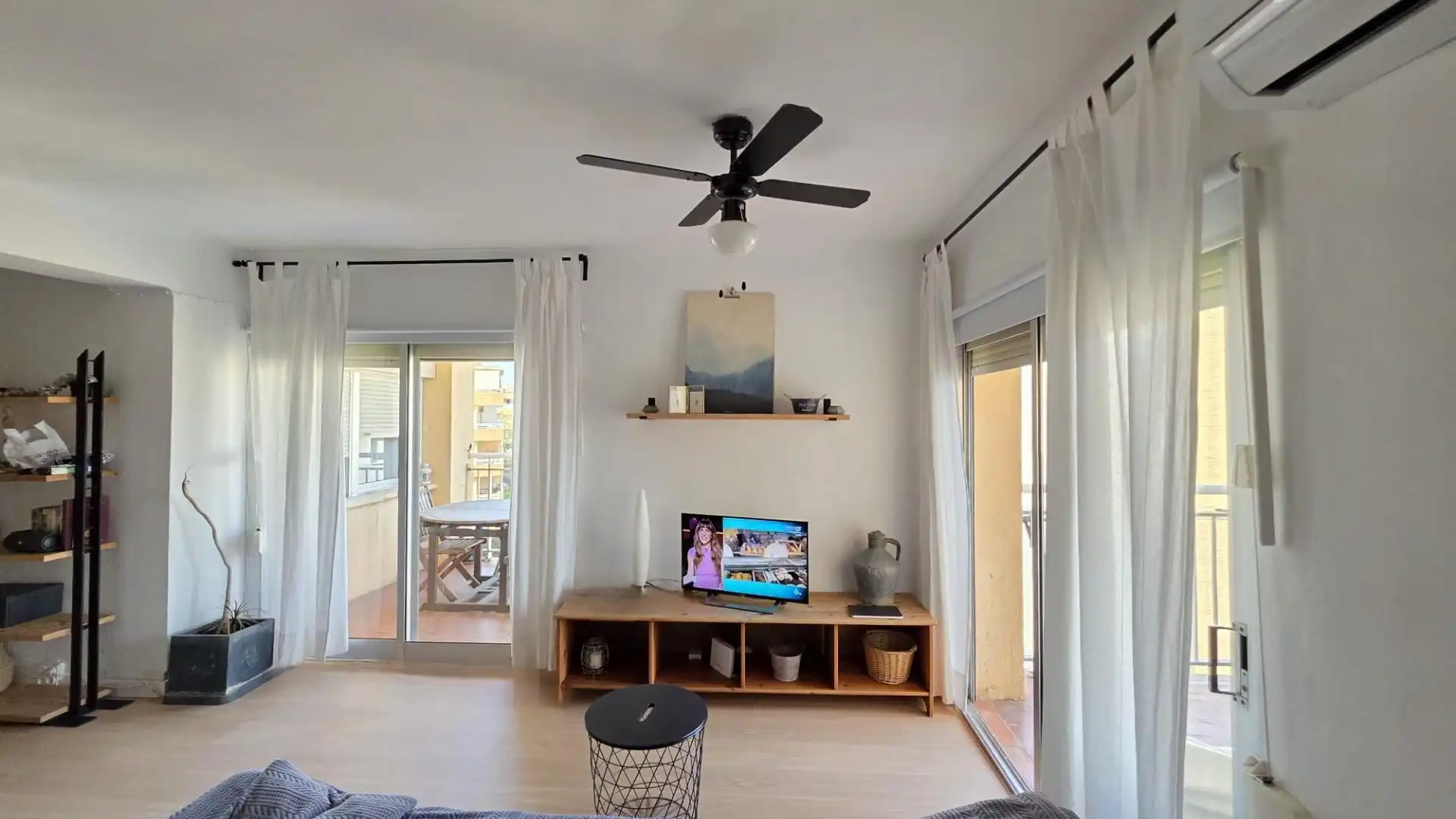 Living room of Flat for sale in Salou  with Air Conditioner, Private garden and Parquet flooring