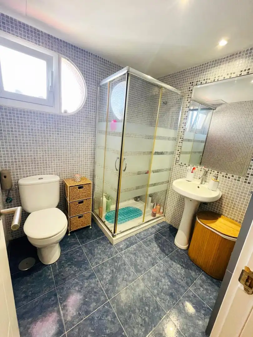 Bany de Apartament en venda en Benidorm amb Aire condicionat, Moblat i Balcó