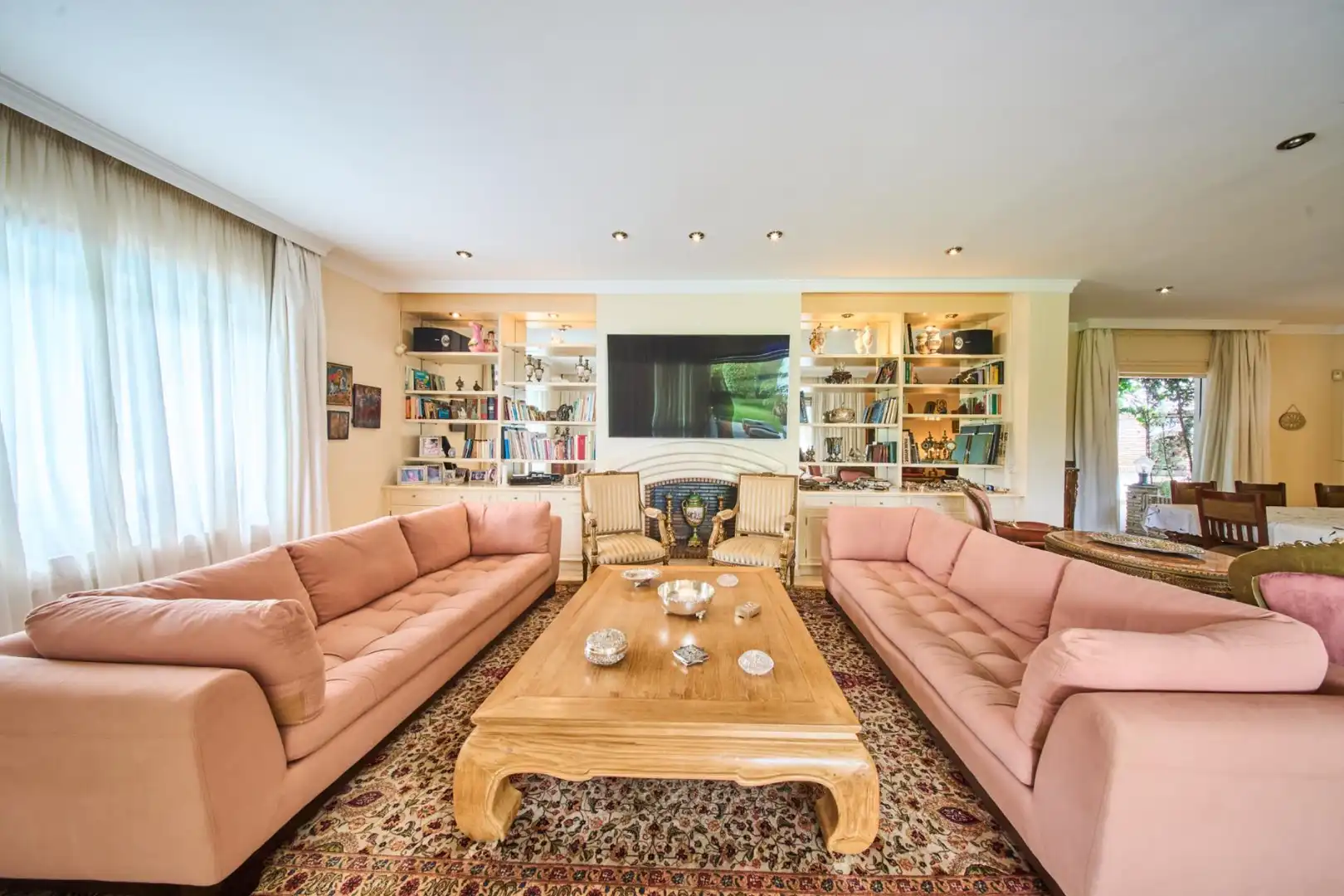 Sala de estar de Casa o chalet en venta en Marbella con Aire acondicionado, Calefacción y Jardín privado