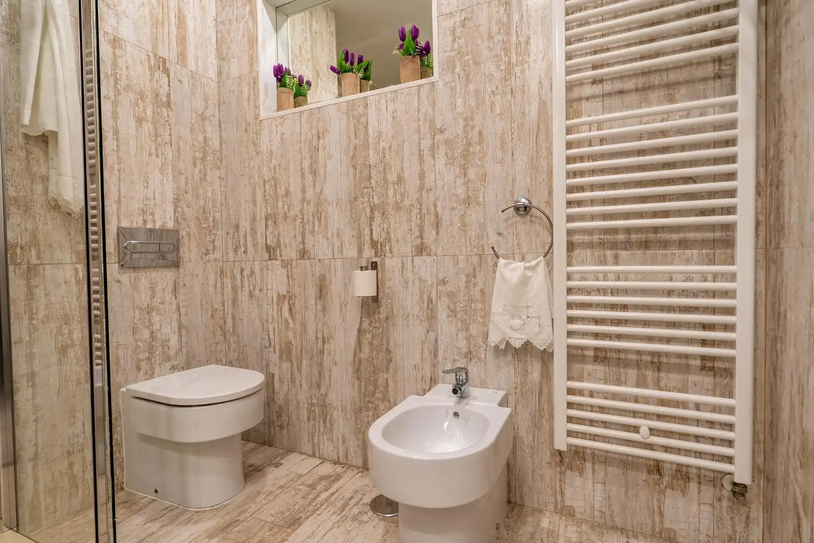 Badezimmer von Dachboden zum Verkauf in Sevilla mit Klimaanlage, Heizung und Terrasse