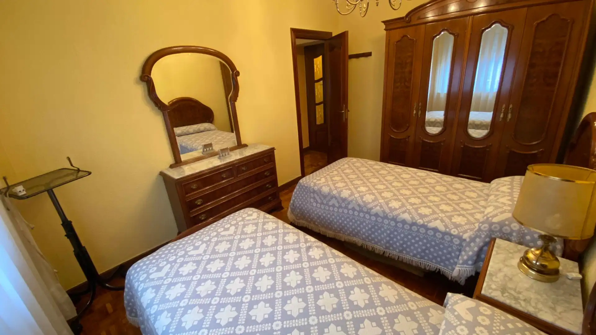 Bedroom of Flat for sale in San Martín del Rey Aurelio  with Parquet flooring, Storage room and Furnished