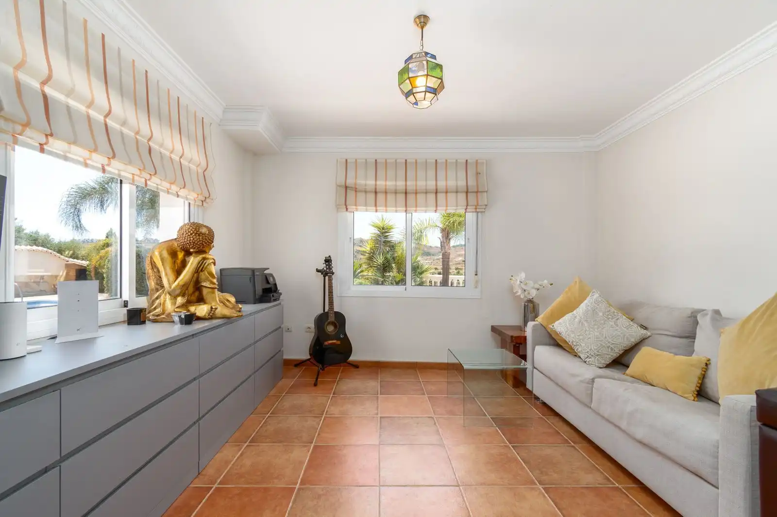 Wohnzimmer von Einfamilien-Reihenhaus zum Verkauf in Mijas mit Klimaanlage, Terrasse und Abstellraum
