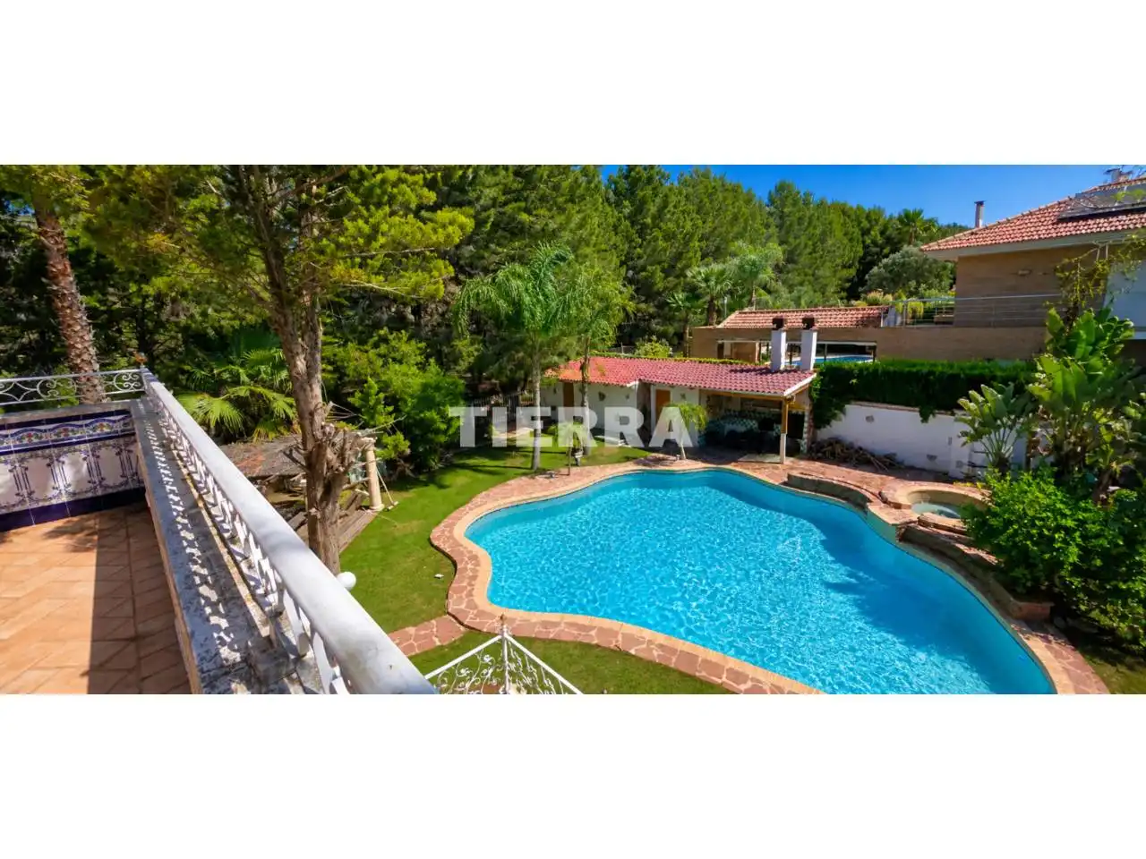 Chalet con piscina en venta en Calle los lirios, imagen 8