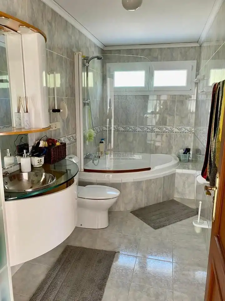 Baño de Casa o chalet en venta en Callosa d'en Sarrià con Aire acondicionado, Jardín privado y Terraza
