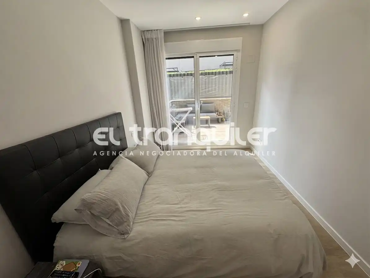 Bedroom of Flat for rent in Madrid  with Air Conditioner, Terrace and Storage room