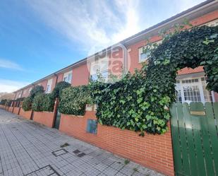 Exterior view of Single-family semi-detached for sale in Burgos Capital  with Heating, Private garden and Terrace