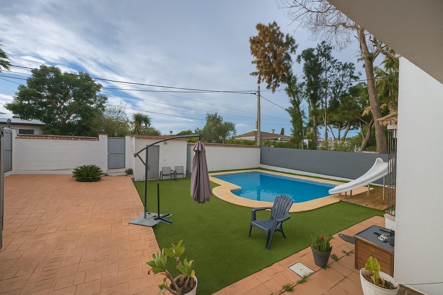 Swimming pool of House or chalet for sale in Chiclana de la Frontera  with Air Conditioner, Private garden and Storage room
