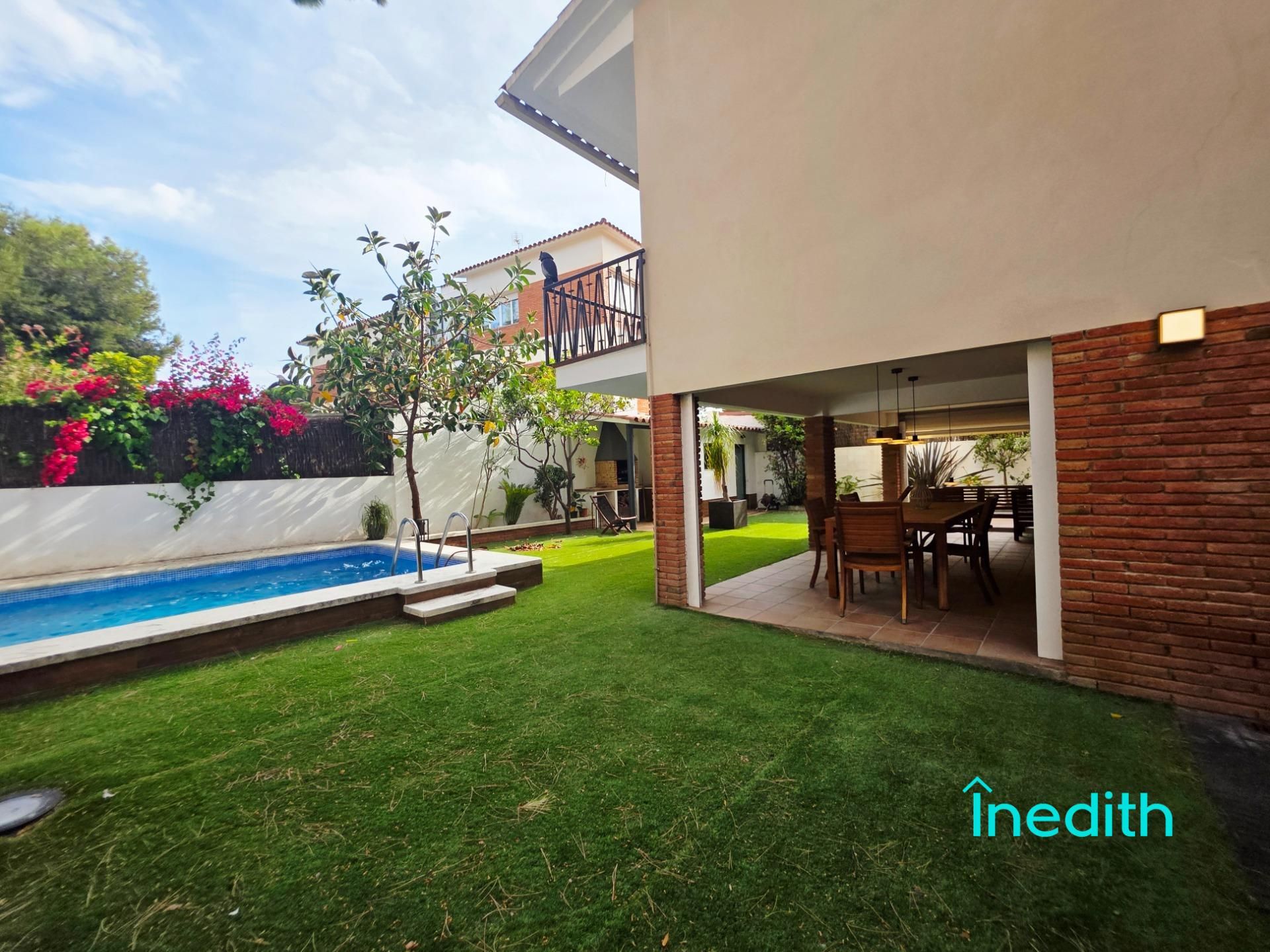 Garden of House or chalet for sale in Castelldefels  with Air Conditioner, Heating and Private garden