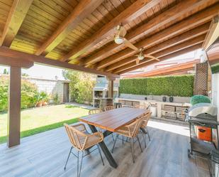 Terrassa de Casa adosada en venda en Sevilla la Nueva amb Aire condicionat, Terrassa i Piscina