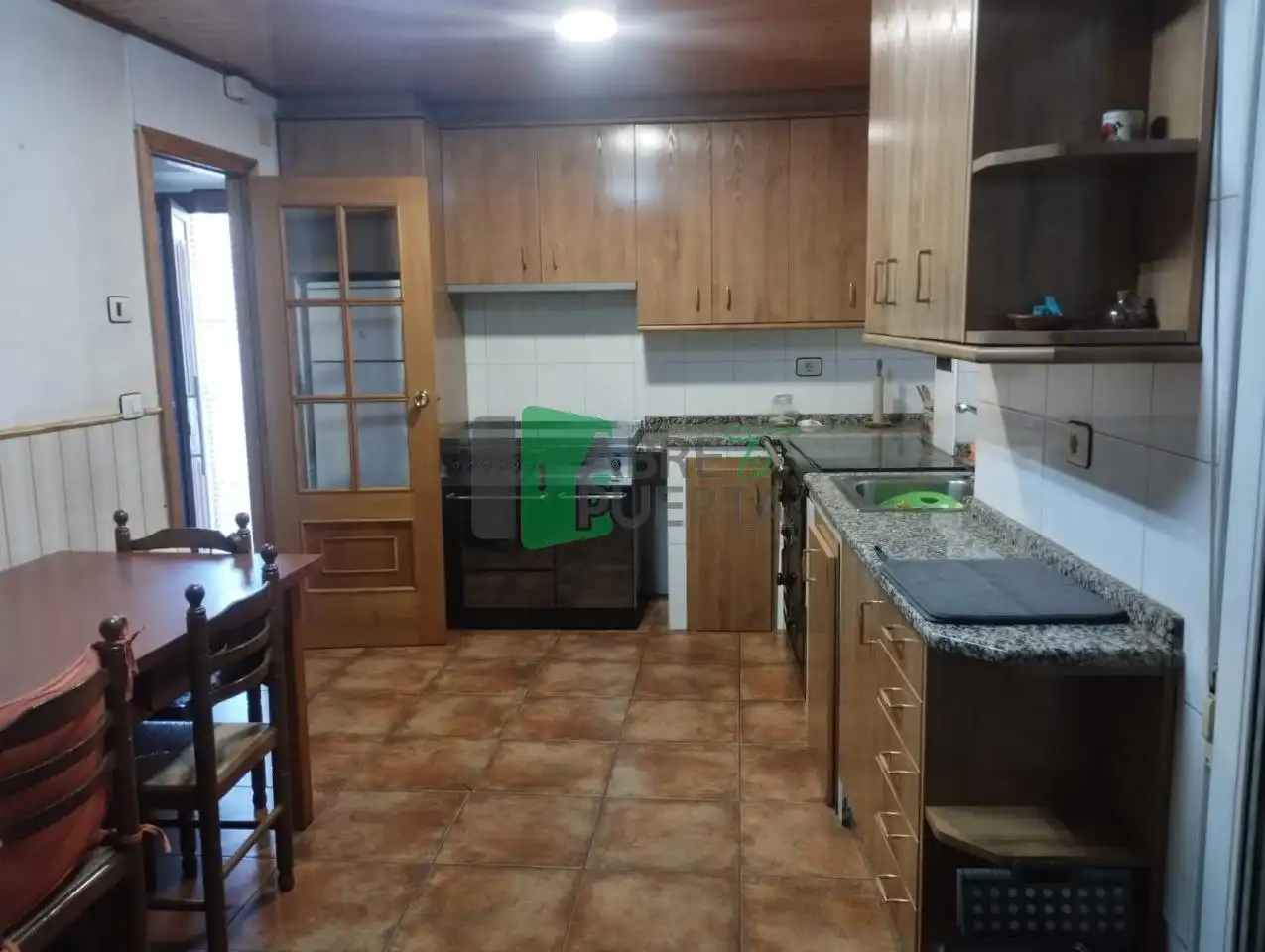 Cuina de Casa o xalet en venda en Ourense Capital  amb Calefacció, Jardí privat i Moblat