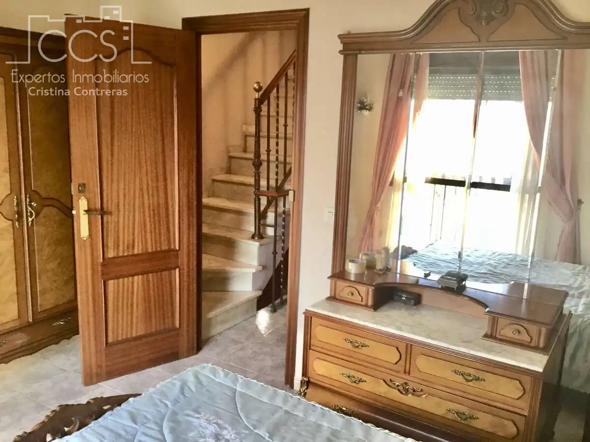 Habitación de Casa adosada en venta en Sevilla con Aire acondicionado, Terraza y Trastero