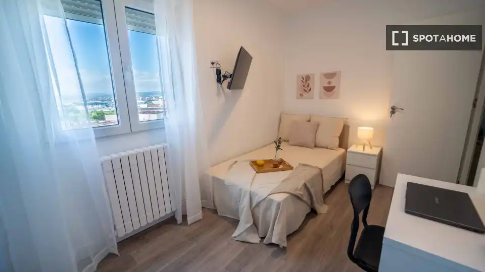 Room in Cuatro Caminos