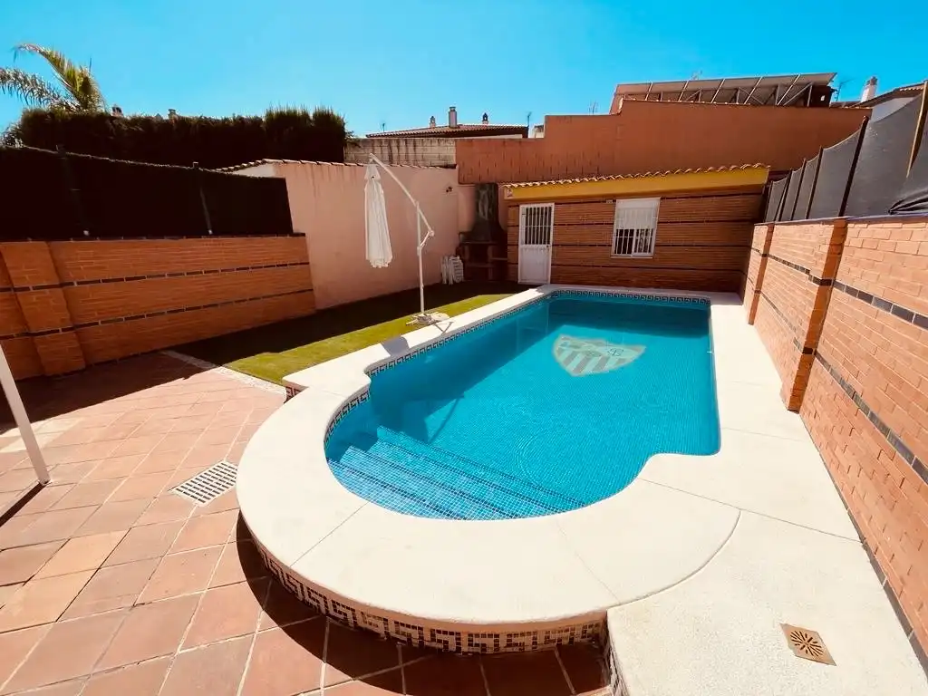 Piscina de Casa o xalet de lloguer en Mairena del Aljarafe amb Aire condicionat, Jardí privat i Piscina