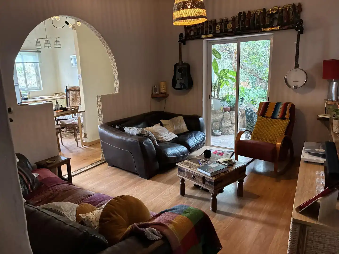 Sala d'estar de Casa adosada en venda en Granadilla de Abona amb Jardí privat, Parquet i Moblat