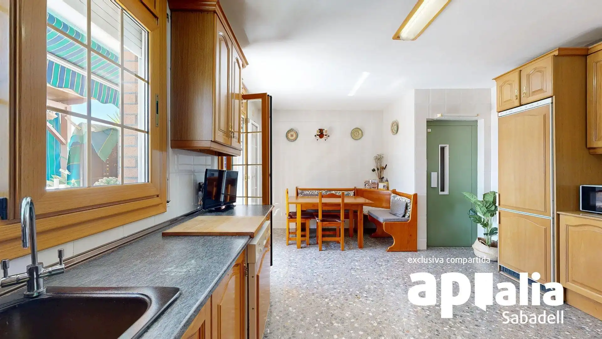 Cocina de Casa adosada en venta en Barberà del Vallès con Calefacción, Terraza y Balcón
