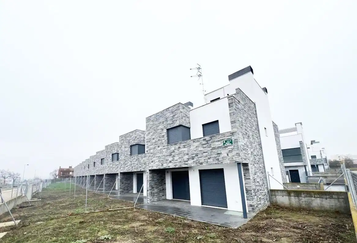Vista exterior de Casa o chalet en venta en Arroyo de la Encomienda con Jardín privado y Piscina