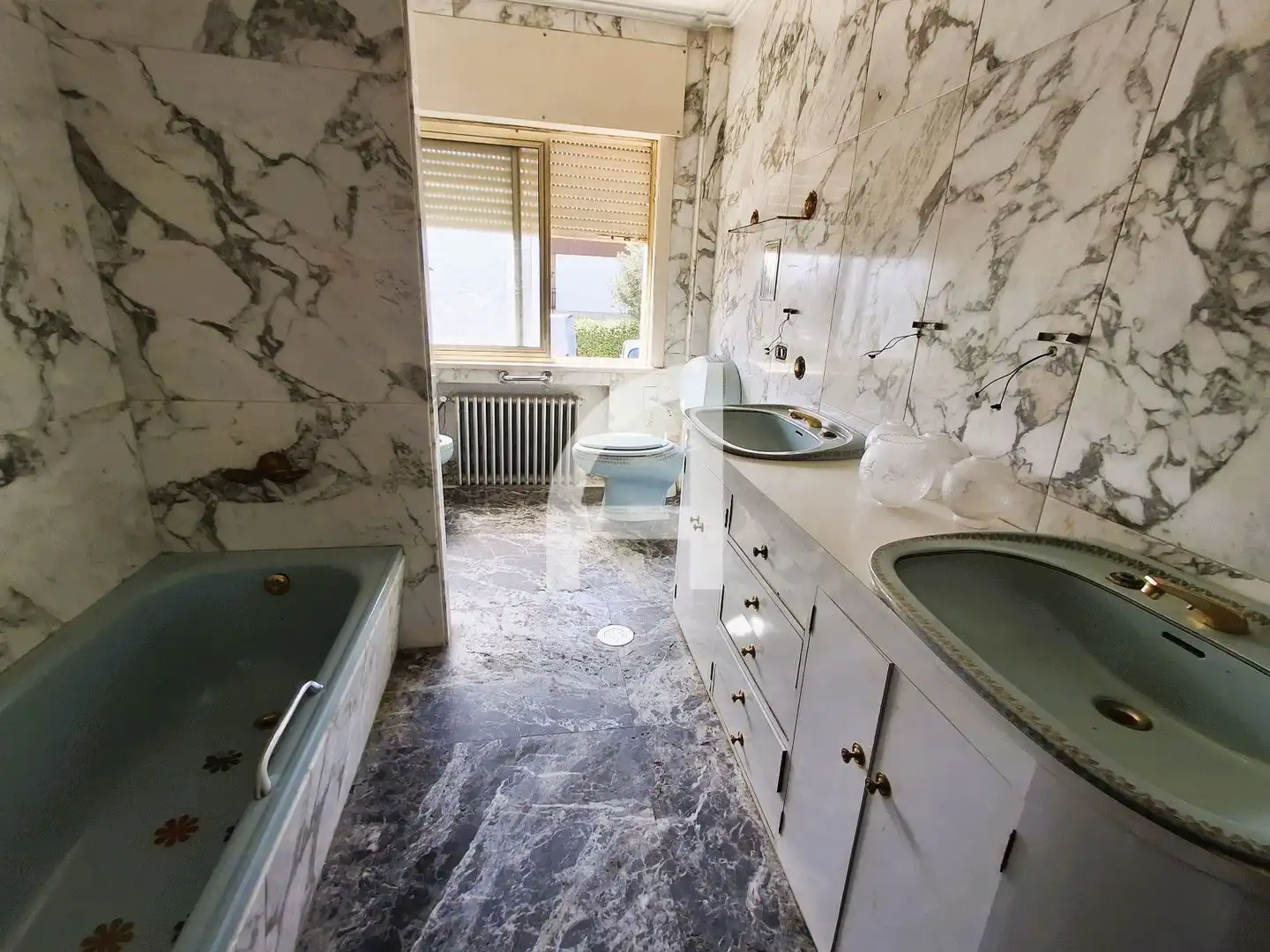 Baño de Casa o chalet en venta en Vigo  con Calefacción y Alarma