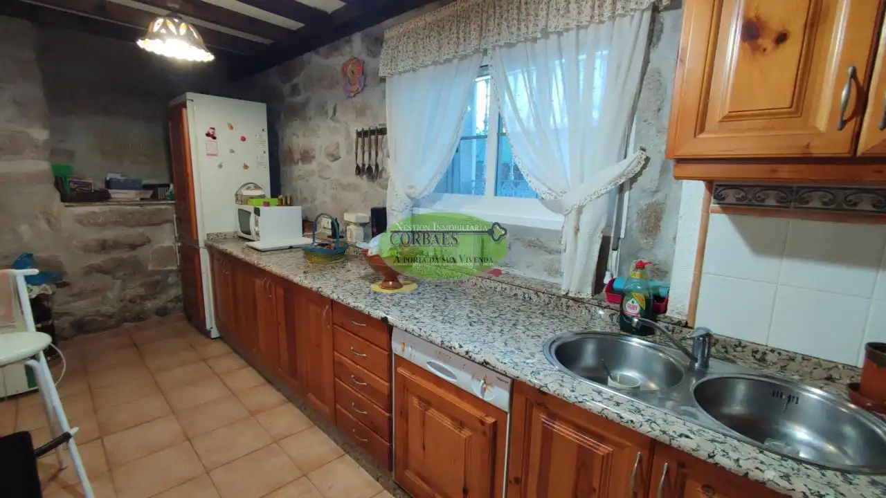 Cuina de Casa o xalet en venda en Paderne de Allariz amb Calefacció, Jardí privat i Parquet