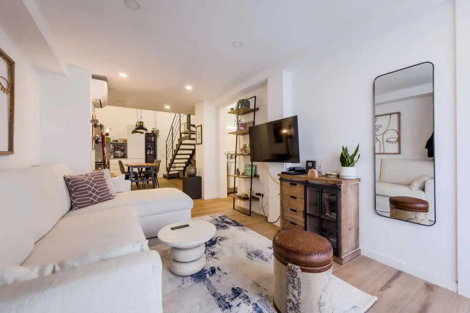 Sala de estar de Apartamento para compartir en  Barcelona Capital con Aire acondicionado, Terraza y Amueblado