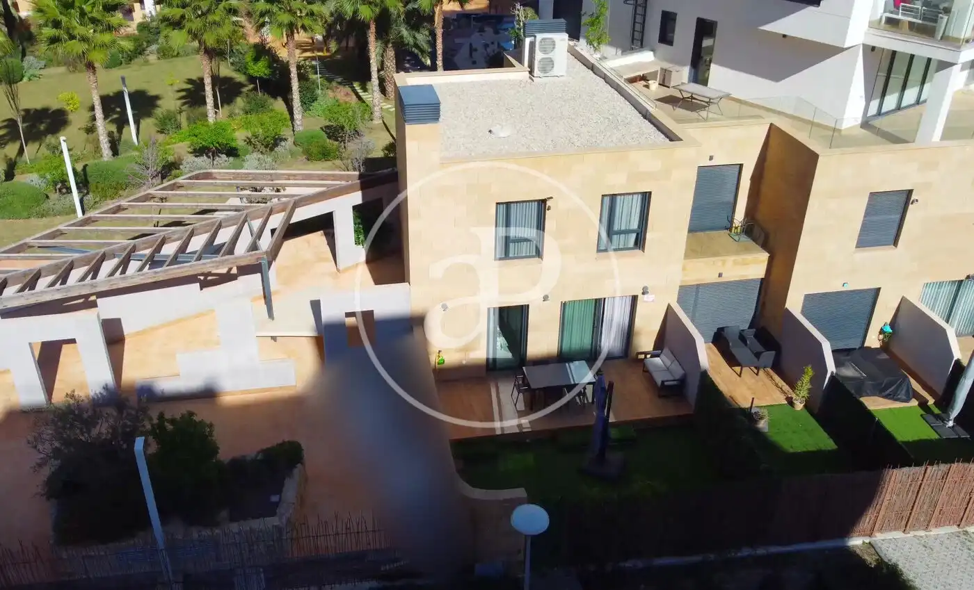 Außenansicht von Einfamilien-Reihenhaus zum Verkauf in Villajoyosa / La Vila Joiosa mit Klimaanlage, Heizung und Privatgarten