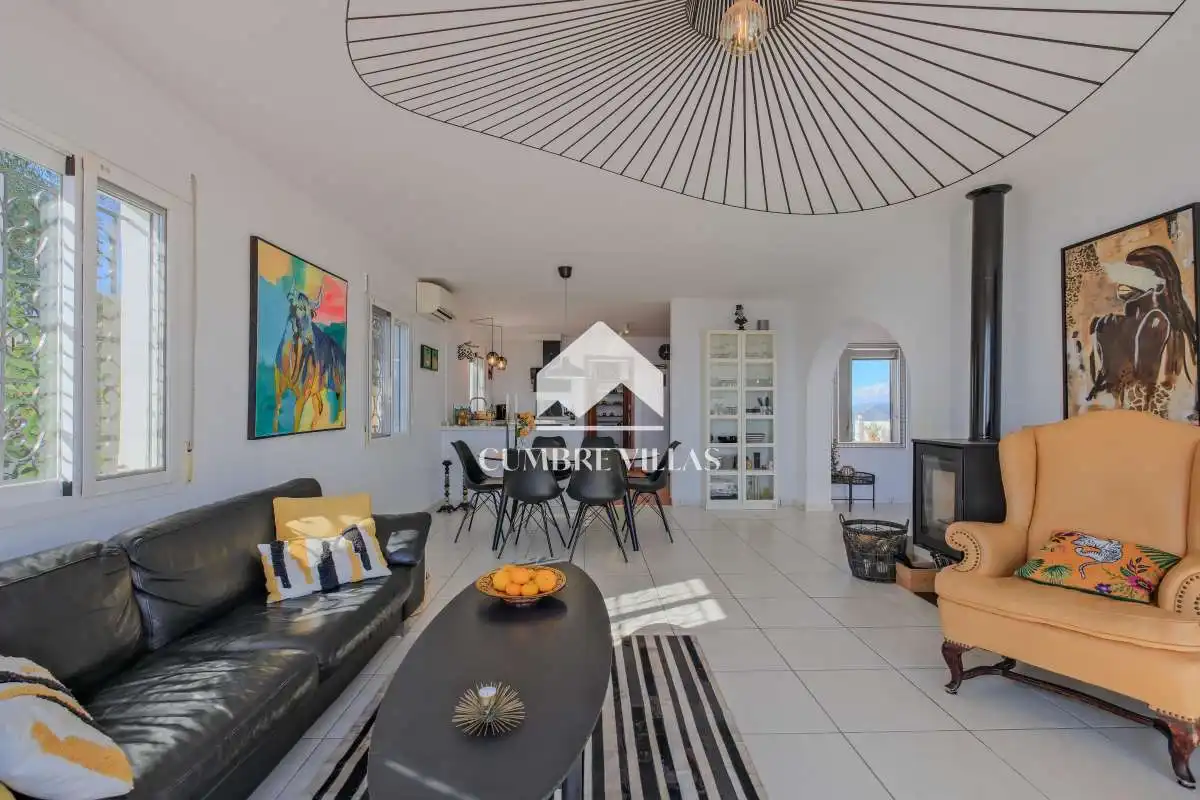 Sala d'estar de Casa o xalet en venda en Almuñécar amb Jardí privat, Terrassa i Traster