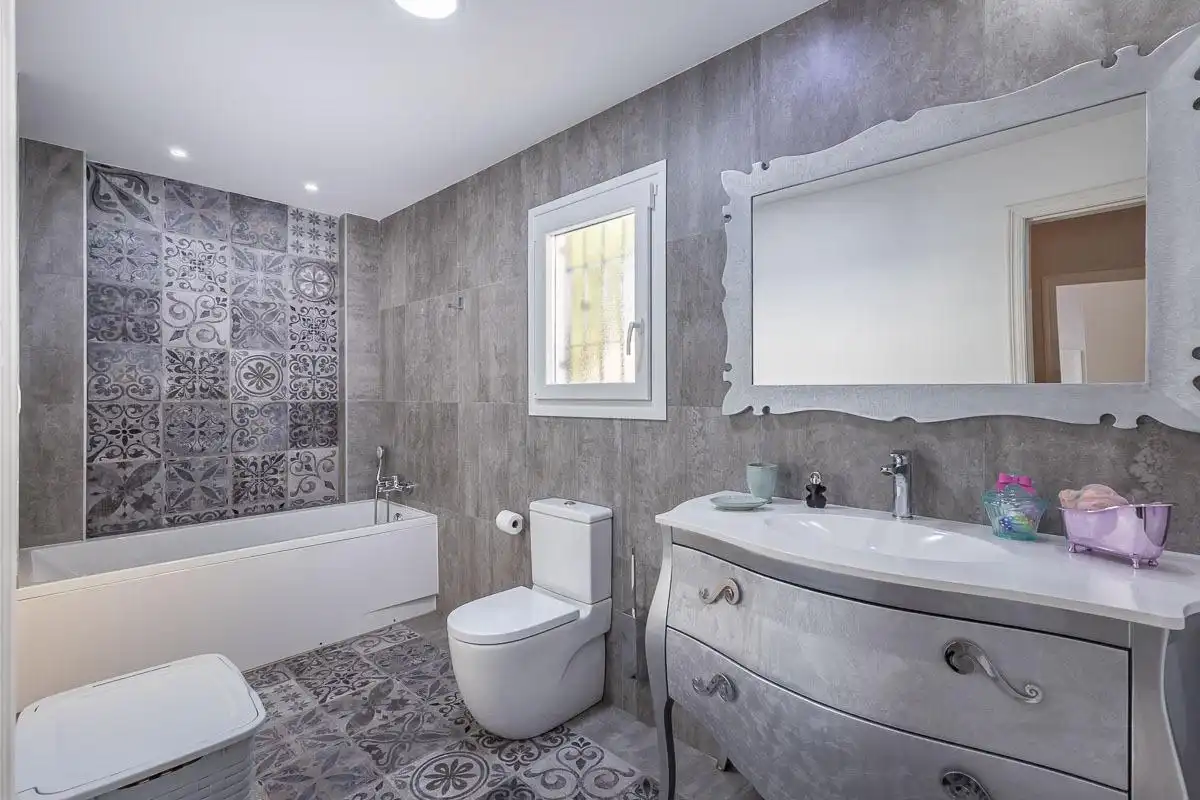 Baño de Casa adosada en venta en Motril con Terraza y Alarma