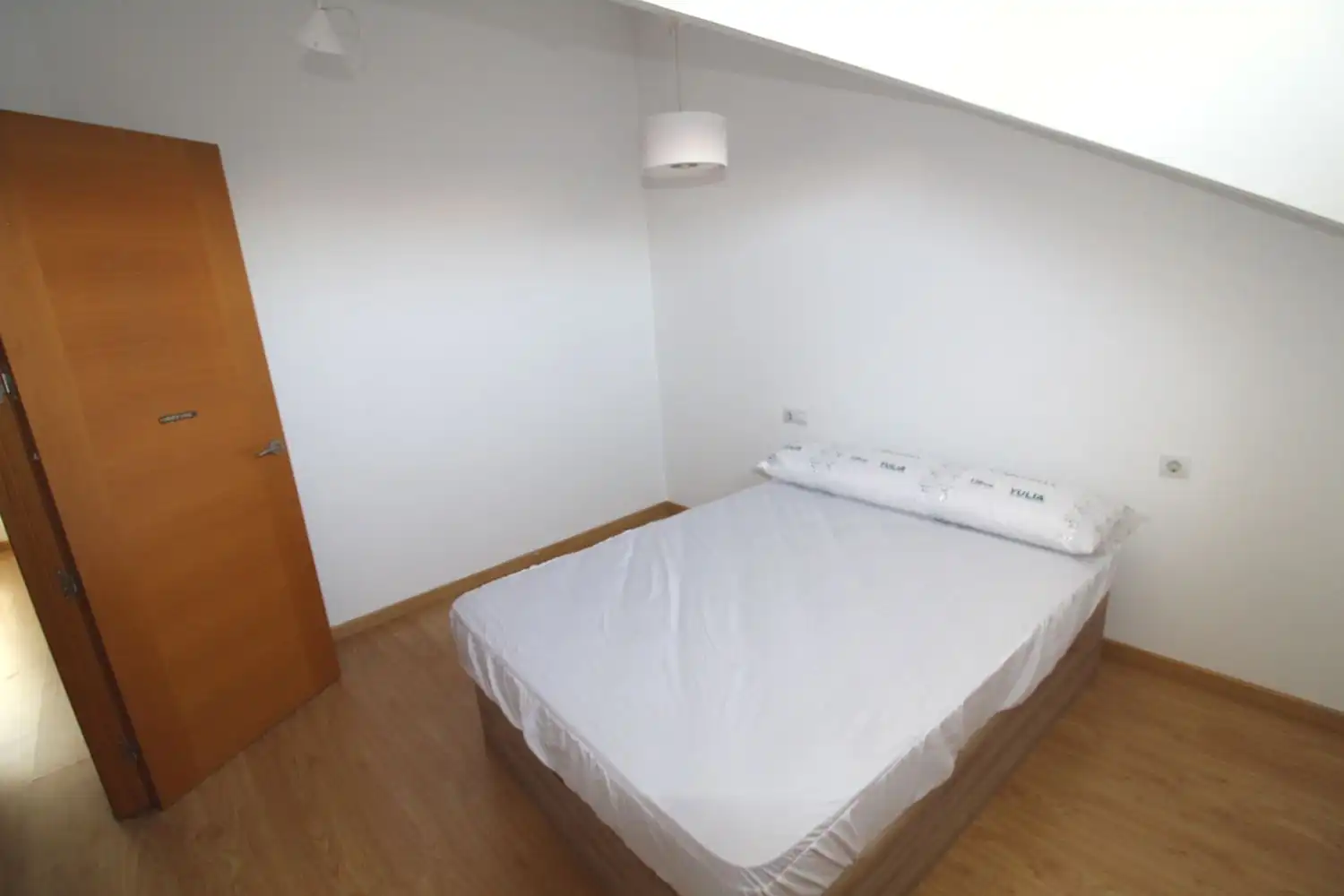 Dormitori de Dúplex de lloguer en Miguelturra amb Aire condicionat, Calefacció i Terrassa