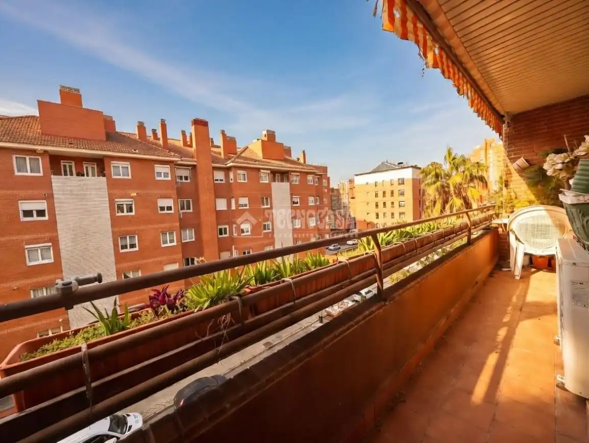 Vista exterior de Pis en venda en Madrid amb Aire condicionat, Parquet i Terrassa