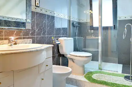 Bathroom of Flat for rent in Zaragoza  with Heating, Furnished and Oven