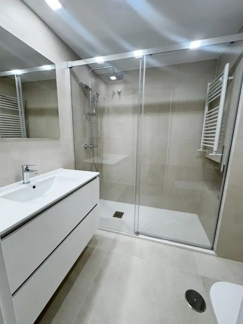 Bathroom of Flat for rent in Madrid  with Private garden and Pets allowed