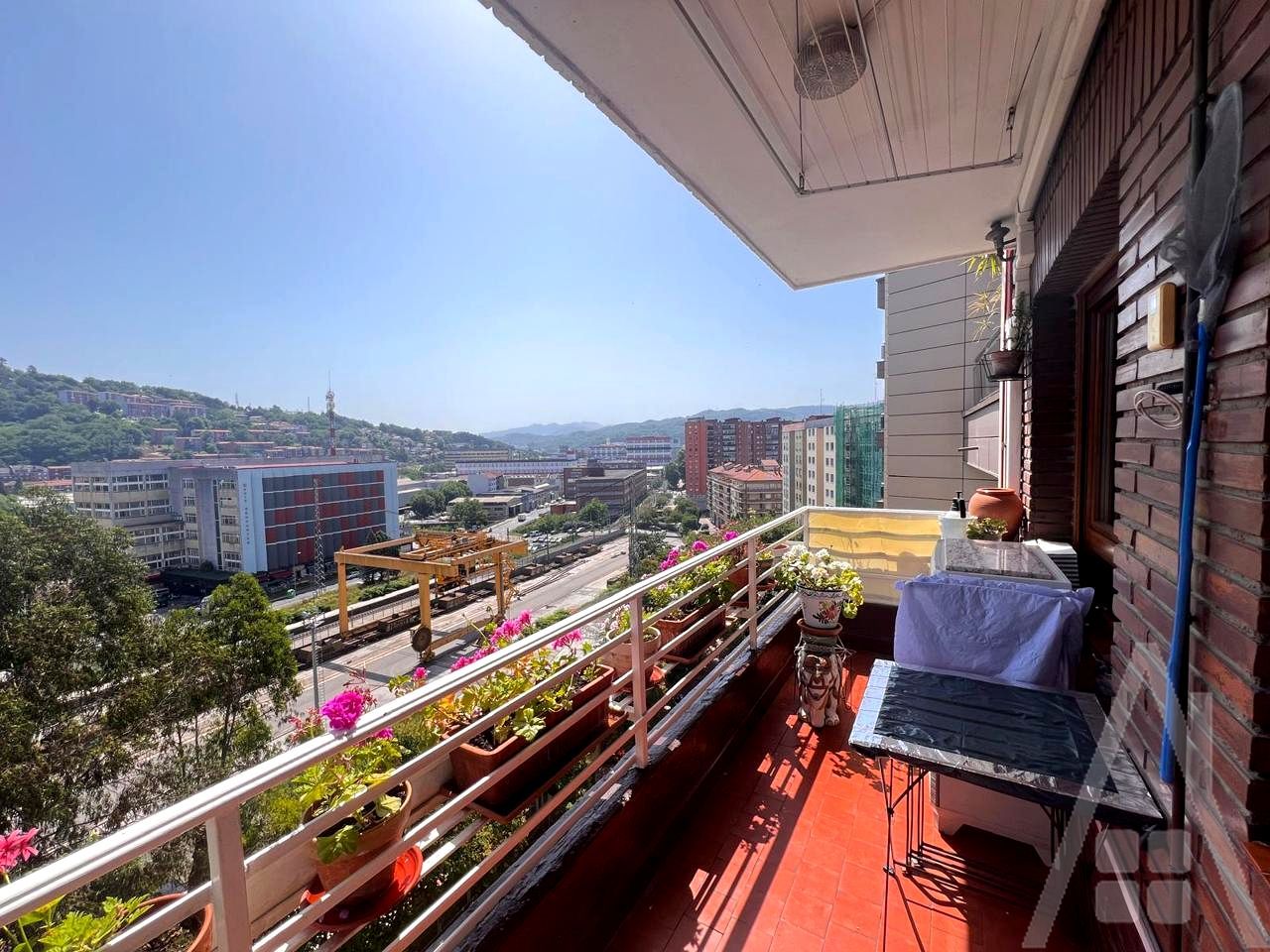 Terrassa de Pis en venda en Basauri  amb Aire condicionat, Calefacció i Parquet