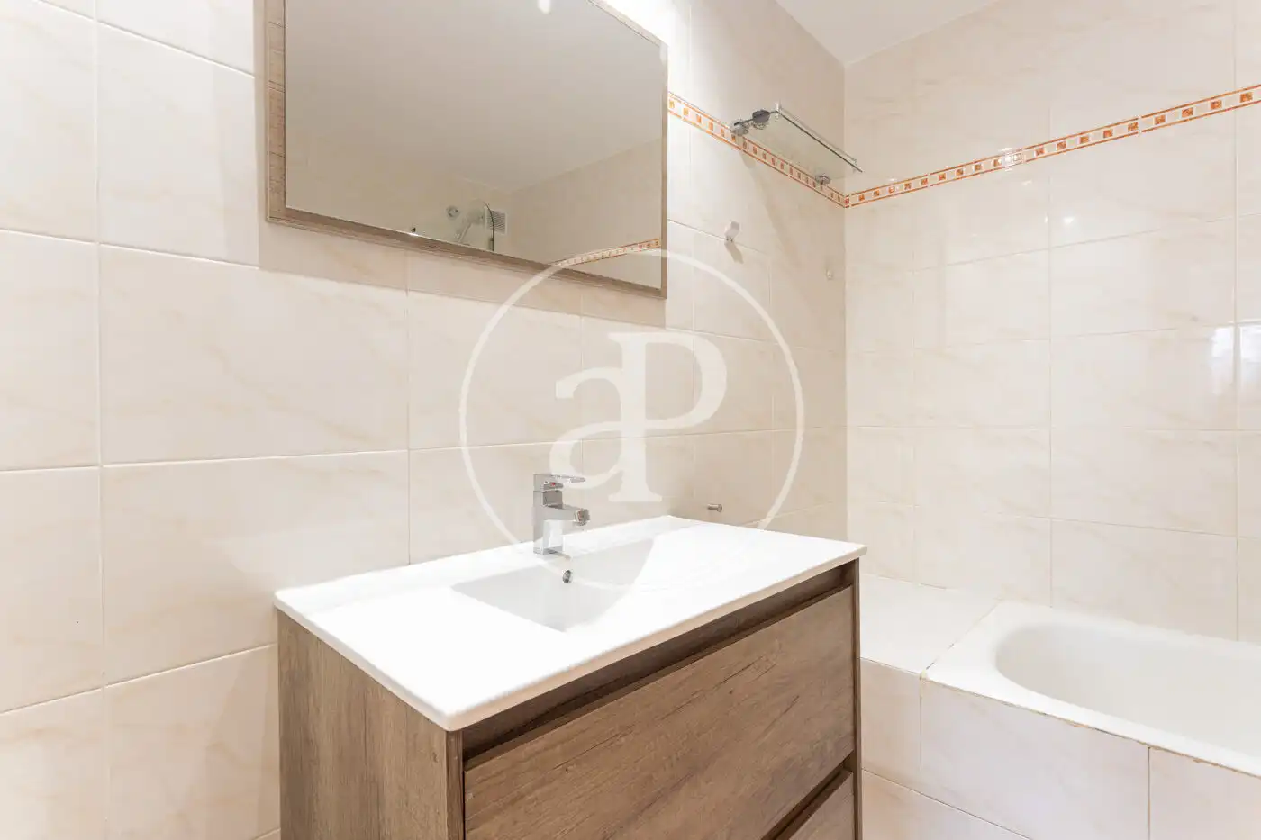 Baño de Piso de alquiler en Rubí con Aire acondicionado, Calefacción y Jardín privado