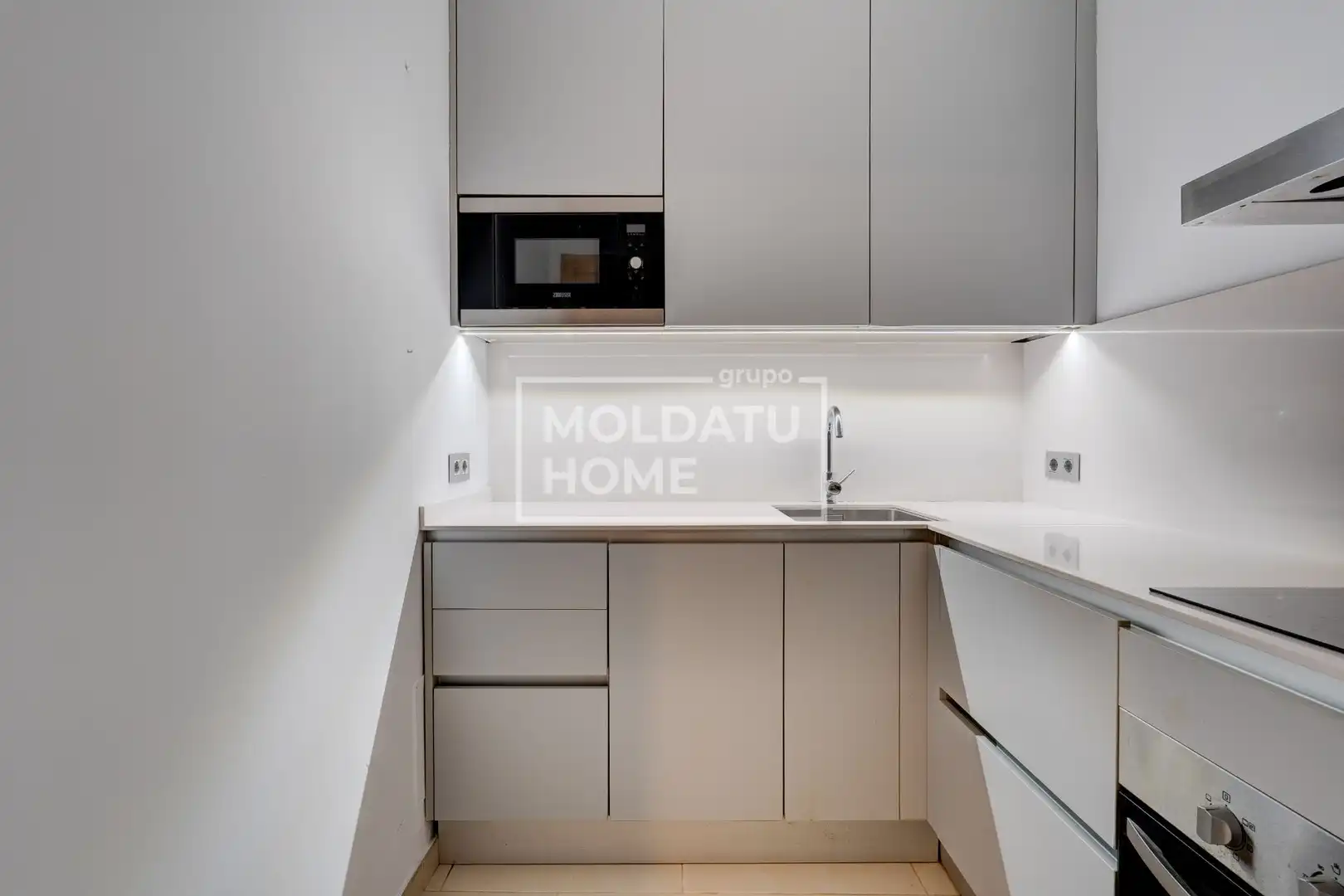 Cuina de Dúplex en venda en Donostia - San Sebastián  amb Calefacció i Terrassa