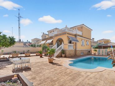 Chalet con piscina en venta en Monte Y Mar