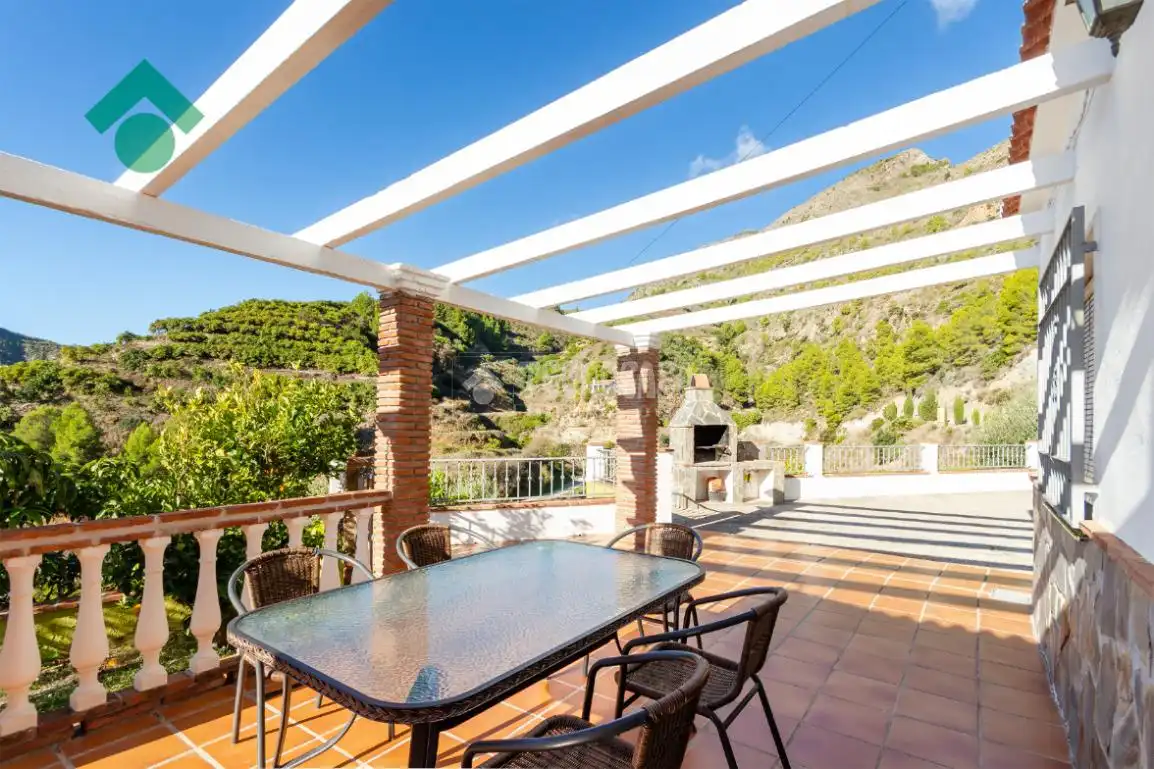 Terrassa de Finca rústica en venda en Nerja amb Piscina