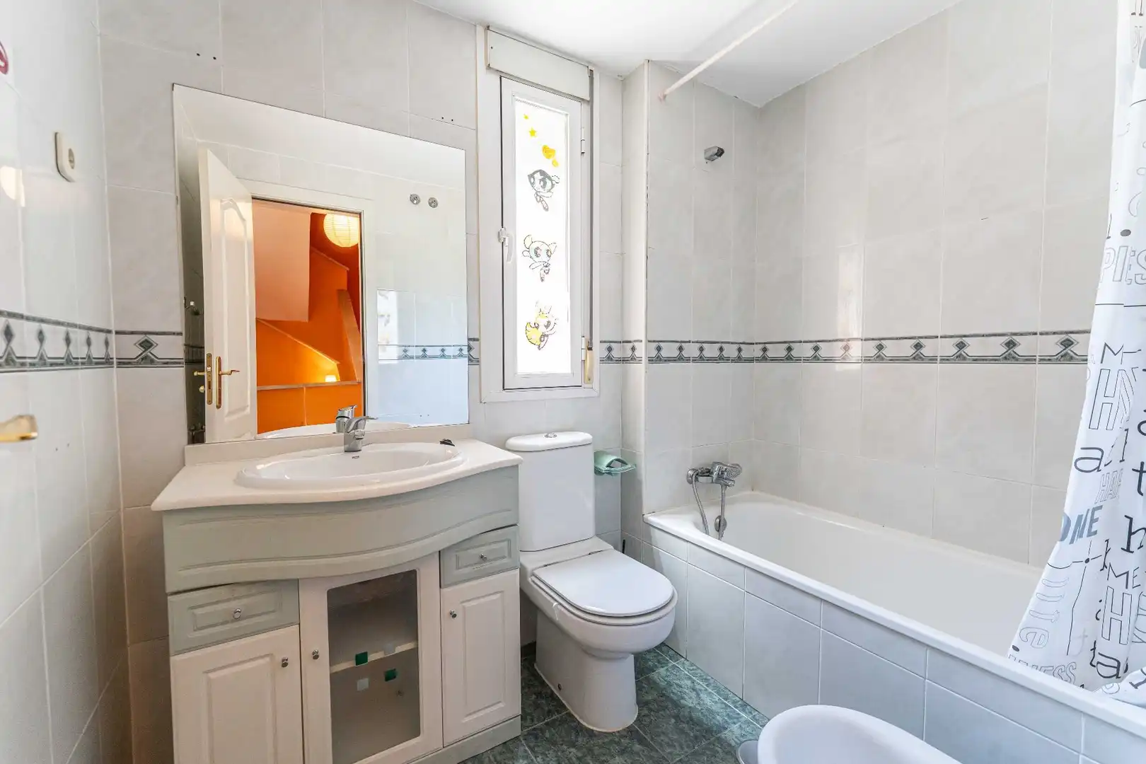 Baño de Casa adosada en venta en Fuenlabrada con Aire acondicionado, Calefacción y Jardín privado