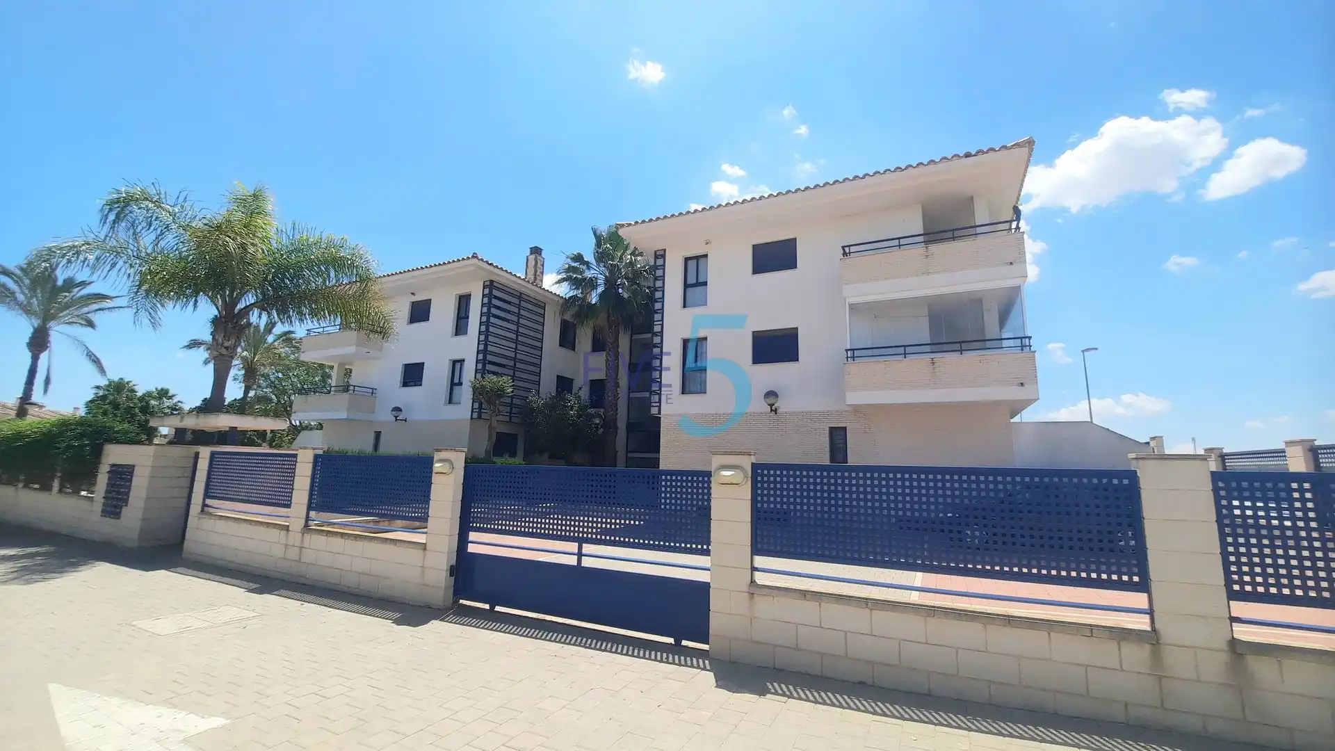 Flat with terrace for sale in San Cayetano