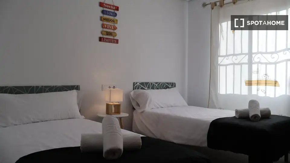 Bedroom of Flat for rent in Alfafar  with Air Conditioner, Heating and Furnished